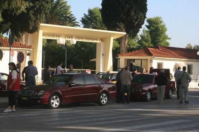 Ναύπλιο: Προσήγαγαν κορίτσια που φωτογραφίζονταν έξω από στρατόπεδο