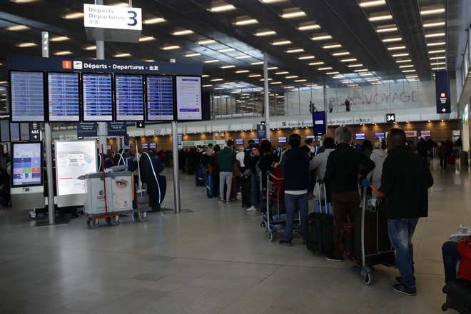 Πρωτοφανές: Παράτυποι μετανάστες έφτασαν στη Γαλλία με ιδιωτικό αεροσκάφος από την Τουρκία