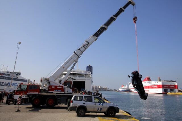 Πειραιάς: Αυτοκίνητο έπεσε στη θάλασσα – Βγήκε σώος ο οδηγός