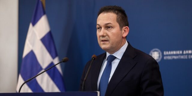 Πέτσας για το τραπέζι των Χριστουγέννων: Τηρήστε τα μέτρα, αλλιώς παράταση lockdown