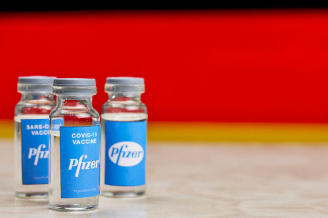 Γερμανία: Πιέζει για ταχύτερη αδειοδότηση του εμβολίου της Pfizer