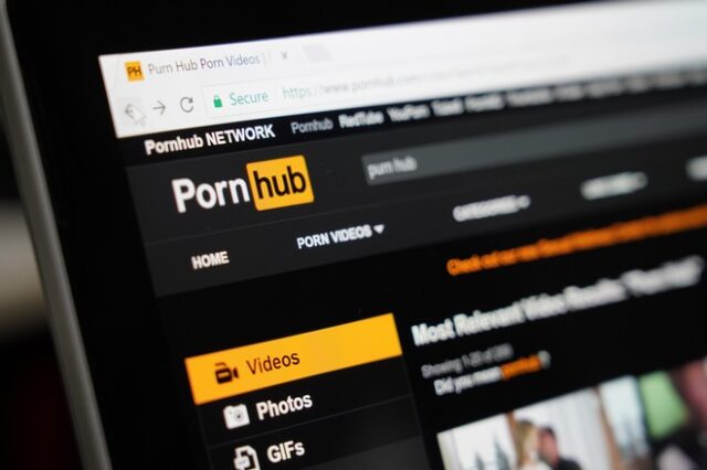 Pornhub: Μεγάλες αλλαγές μετά τις κατηγορίες για παράνομο περιεχόμενο