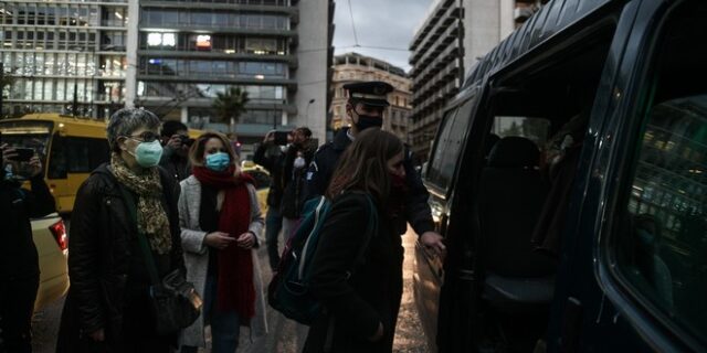 Βουλή: Ακυρώθηκαν τα πρόστιμα που επιβλήθηκαν σε 9 γυναίκες την “Ημέρα κατά της έμφυλης Βίας”