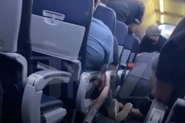 Πανικός σε πτήση της United: Επιβάτης πέθανε από κορονοϊό μετά την απογείωση