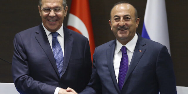 Λαβρόφ – Τσαβούσογλου: Η ρωσοτουρκική  συνεργασία θα συνεχισθεί, παρά τις κυρώσεις των ΗΠΑ