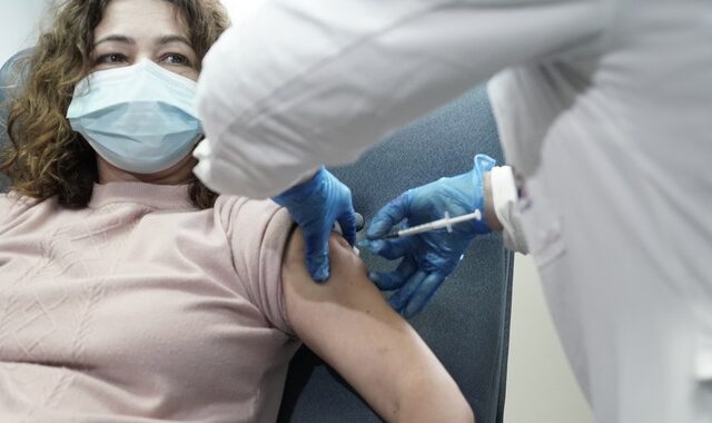 Στους 16.233 οι μέχρι στιγμής εμβολιασμοί στην Ελλάδα – Η γεωγραφική κατανομή
