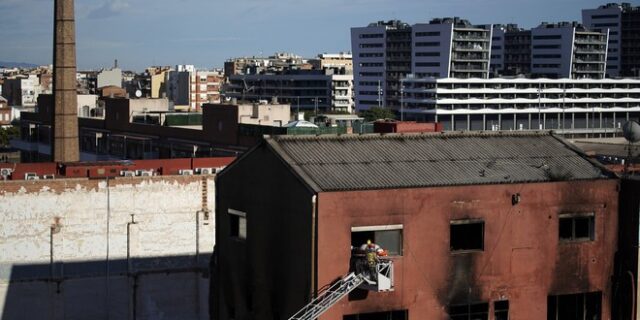 Ισπανία: 3 νεκροί και 23 τραυματίες από φωτιά σε αποθήκη με μετανάστες