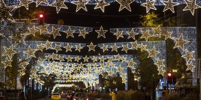 Βγήκε το ΦΕΚ: Πώς θα κάνουμε ρεβεγιόν Χριστούγεννα και Πρωτοχρονιά – Τι ισχύει με τις εκκλησίες