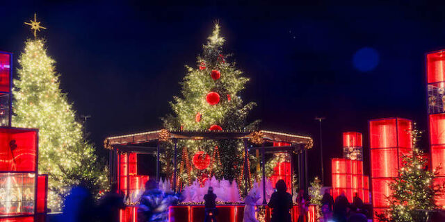 Θεσσαλονίκη: Φόρεσε τα γιορτινά της η πλατεία Αριστοτέλους