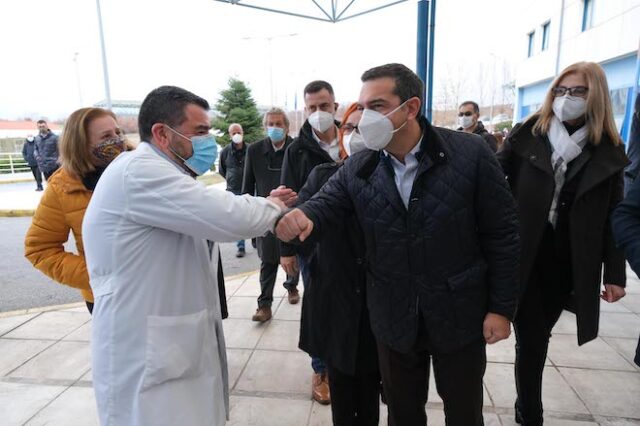 Τσίπρας από Κατερίνη: Κίνδυνος τρίτου κύματος χωρίς ενίσχυση του ΕΣΥ