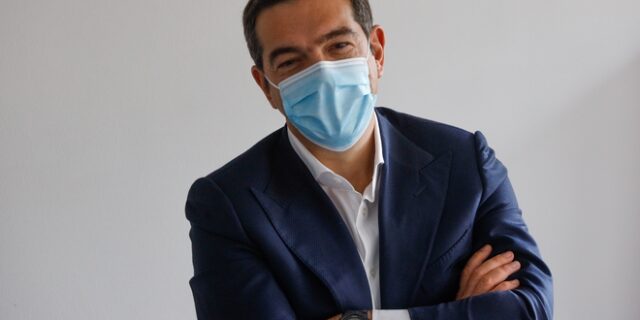 Το πρωί της Δευτέρας εμβολιάζεται ο Αλέξης Τσίπρας