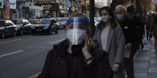 Κορονοϊός: Όλο και αυξάνονται οι ημερήσιοι θάνατοι στην Τουρκία