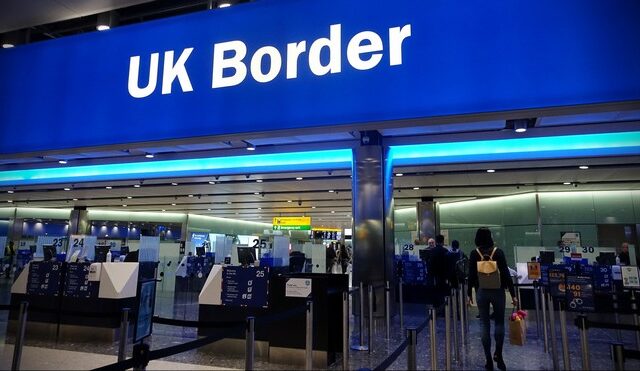 ΕΕ: Υπέρ της άρσης απαγορευτικού μετακινήσεων από και προς τη Βρετανία