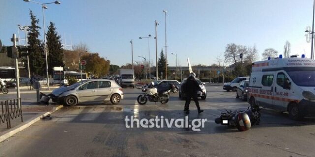 Θεσσαλονίκη: Σύγκρουση μοτοσικλέτας με ΙΧ στο κέντρο της πόλης – Ένας τραυματίας