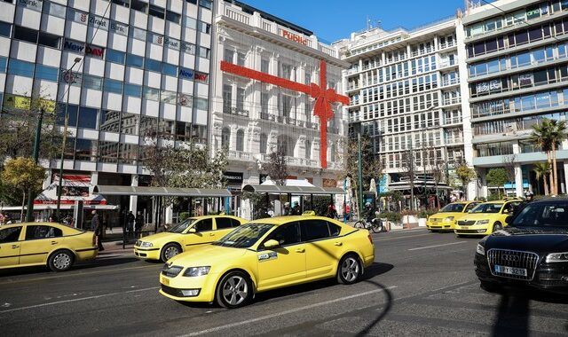 Πρωτοχρονιά: Πόσα άτομα επιτρέπονται στα ταξί παραμονή και ανήμερα