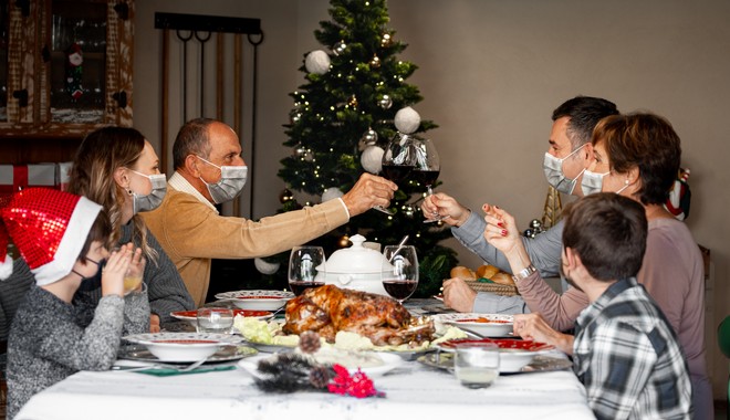 Στον “αέρα” το τραπέζι Χριστουγέννων και Πρωτοχρονιάς – Ρεβεγιόν μέχρι τις 10 το βράδυ