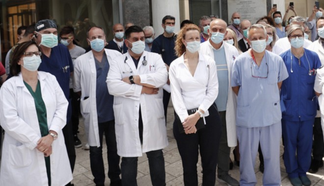 Γιατροί Θεσσαλονίκης: “Θα κάνουμε το εμβόλιο, αλλά δεν είναι πανάκεια. Ενισχύστε το ΕΣΥ”
