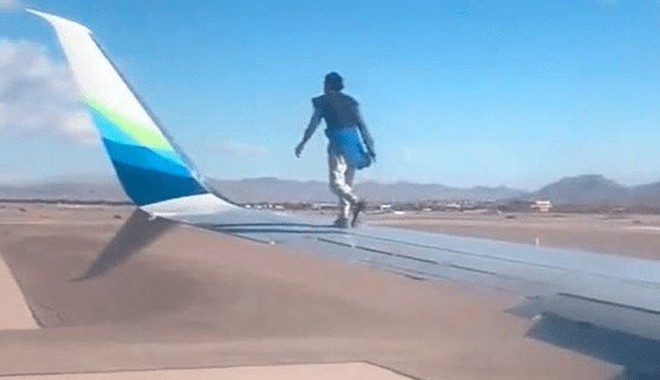 Λας Βέγκας: Η τρέλα στα ύψη – Ανέβηκε στο φτερό αεροπλάνου για να πετάξει χωρίς εισιτήριο