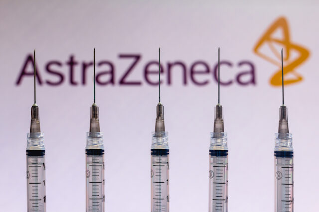 Εμβόλιο κορονοϊού AstraZeneca: “Πράσινο φως” για διανομή στη Βρετανία