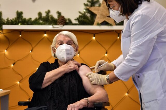 Κορονοϊός: Τα εμβολιασμένα άτομα είναι πιθανό να μολύνουν άλλους