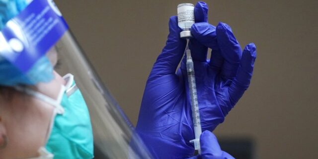 Εμβόλιο: Ενημέρωση από το Υπουργείο Υγείας κάθε Δευτέρα