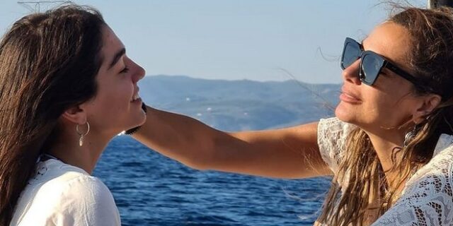 Δέσποινα Βανδή: Το ντούετο με την κόρη της, Μελίνα Νικολαΐδη