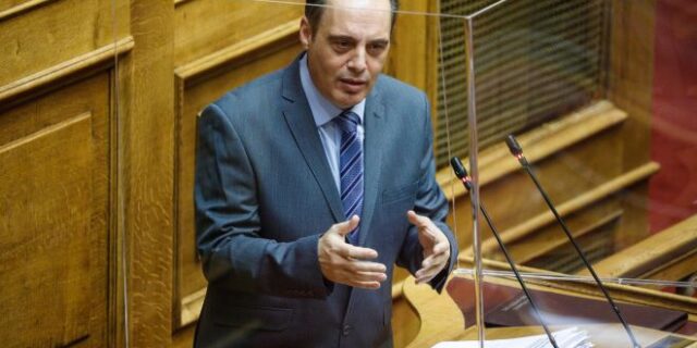 Εμβολιασμοί: Το “Κοινοβουλευτικό Τόξο” στόχευσε τον Βελόπουλο