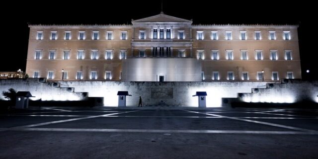 Ανασχηματισμός: Υπουργοί φεύγουν, περισσότεροι βουλευτές έρχονται 