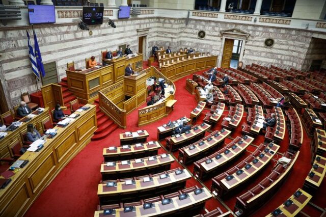 Βουλή: Ψηφίστηκε το νομοσχέδιο για το μισθολόγιο της ΑΑΔΕ