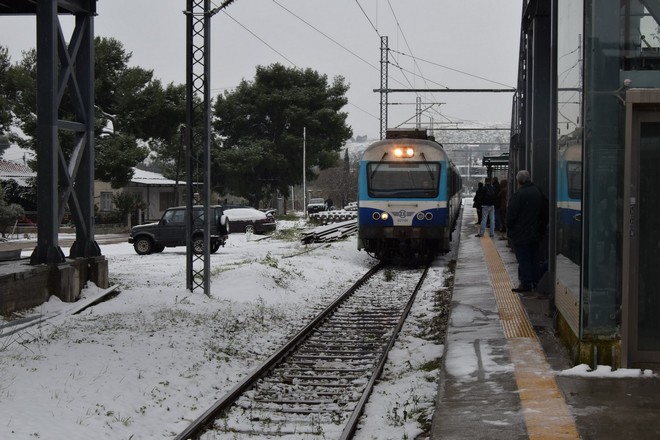 Μακεδονία: Αμαξοστοιχία έπεσε σε βράχια