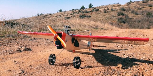 Θεσσαλονίκη: Μουσικός κατασκεύασε τηλεκατευθυνόμενο αεροσκάφος κατά του lockdown