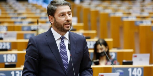 Ανδρουλάκης: Η Γερμανία υπονομεύει την Ευρωπαϊκή Στρατηγική εμβολιασμών