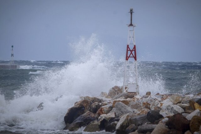 Κακοκαιρία: Θυελλώδεις άνεμοι κρατούν δεμένα τα πλοία στη Ζάκυνθο