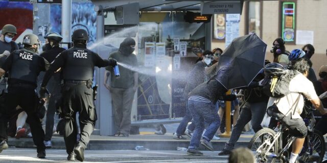 Εισβολή στο Καπιτώλιο: Τα δύο μέτρα και δύο σταθμά της αμερικανικής αστυνομίας