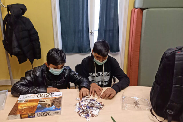 Θεσσαλονίκη: Στον δρόμο, υπό συνθήκες παγετού, εντοπίστηκαν δύο 13χρονα προσφυγόπουλα