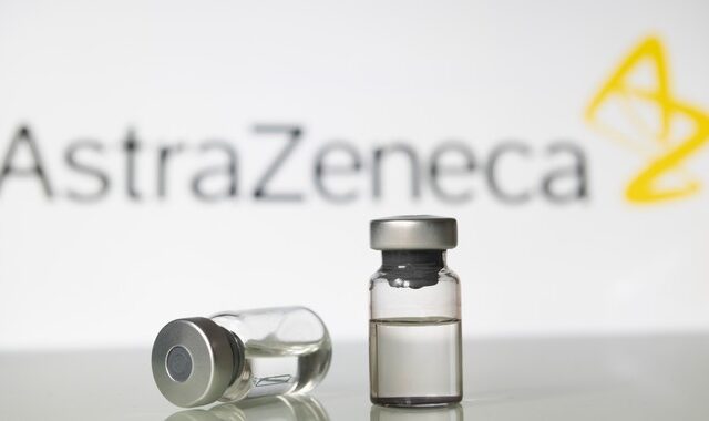 Κορονοϊός: Ο ΠΟΥ επανεξετάζει το εμβόλιο της AstraZeneca