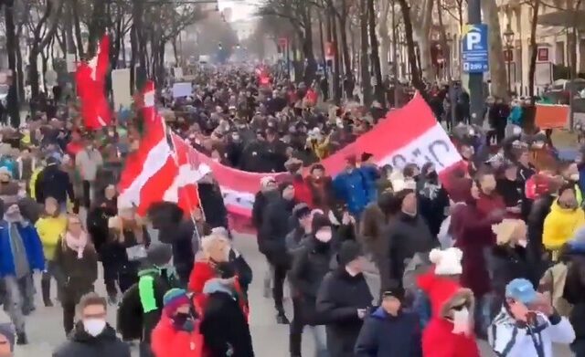 Αυστρία: Χιλιάδες πολίτες διαδήλωσαν κατά του lockdown