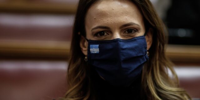 Αχτσιόγλου: Η κυβέρνηση μεθοδεύει εν κρυπτώ 35.000 πλειστηριασμούς πρώτης κατοικίας