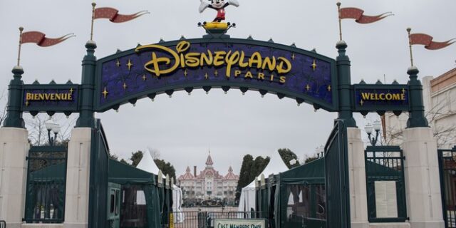 Disneyland: Αναβάλλει την επαναλειτουργία της λόγω του κορονοϊού