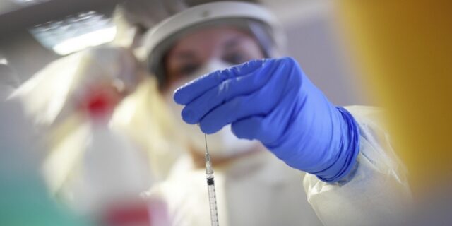 “Ταξικά εμβόλια”: Οι δέκα χώρες στον πλανήτη που έχουν το 95% των εμβολιασμών