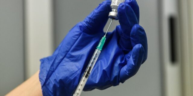 Ανοίγει η πλατφόρμα για τους εμβολιασμούς – Όσα πρέπει να γνωρίζετε