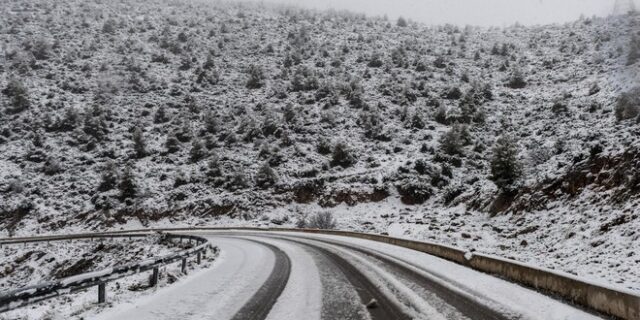 Εντυπωσιακό: Δείτε τη χιονισμένη Εύβοια από ψηλά
