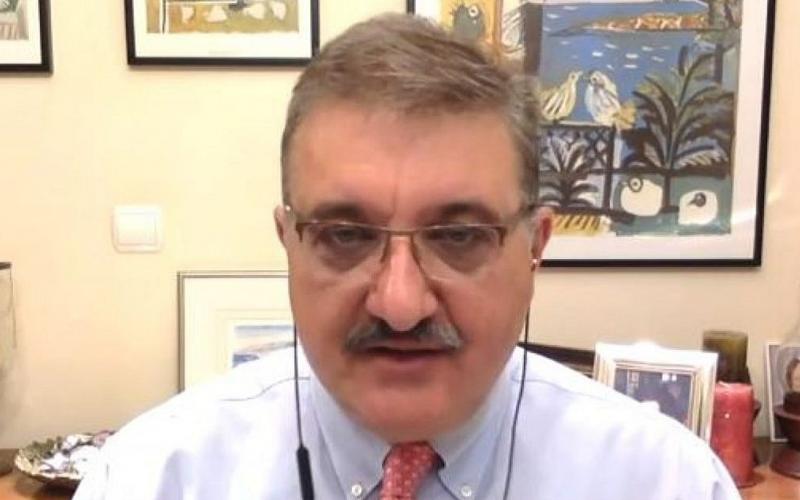 Εξαδάκτυλος: Καλύτερα να ανοίξει το μαγαζί ο πατέρας παρά να πάει το παιδί στους συμμαθητές του