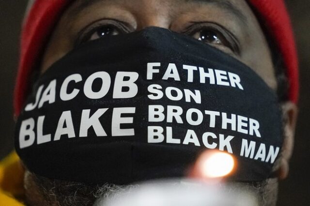 ΗΠΑ: Αθωώθηκε ο αστυνομικός που πυροβόλησε τον Αφροαμερικανό Τζέικομπ Μπλέικ