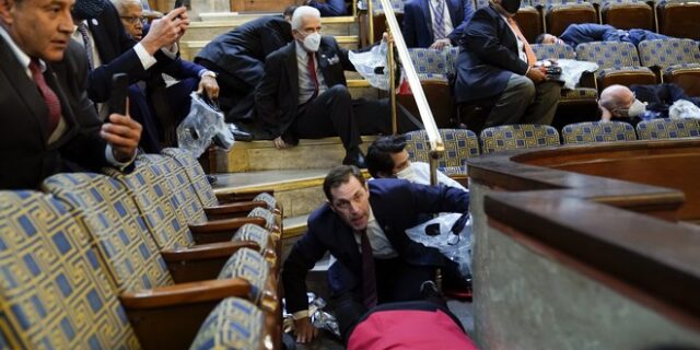 Κορονοϊός: Ανησυχία για υπερμετάδοση στα επεισόδια του Καπιτωλίου – Θετική στον ιό βουλεύτρια