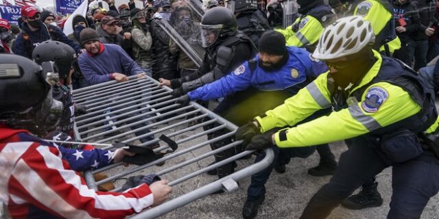 Η εισβολή στο Καπιτώλιο φέρνει τη Δημοκρατία μπροστά σε μια σκληρή αλήθεια