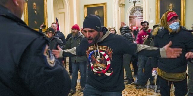 ΗΠΑ: Η εισβολή στο Καπιτώλιο – Ένα σκληρό μάθημα για την διχασμένη Αμερική
