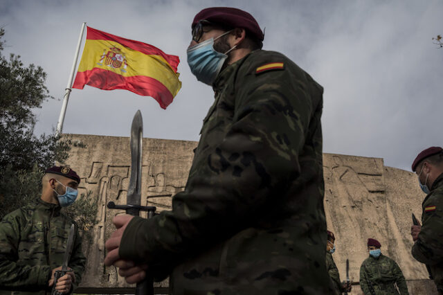 Ισπανία: Παραιτήθηκε ο αρχηγός Ενόπλων Δυνάμεων – Εμβολιάστηκε χωρίς να είναι η σειρά του
