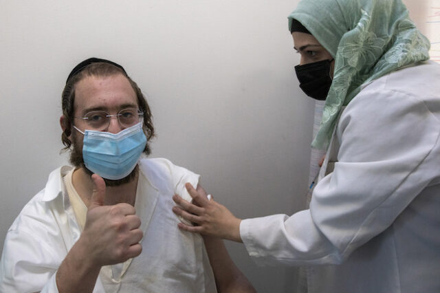 Ισραήλ: Κοινοποιεί στην Pfizer δεδομένα για τη βελτιστοποίηση του εμβολιασμού σε άλλες χώρες