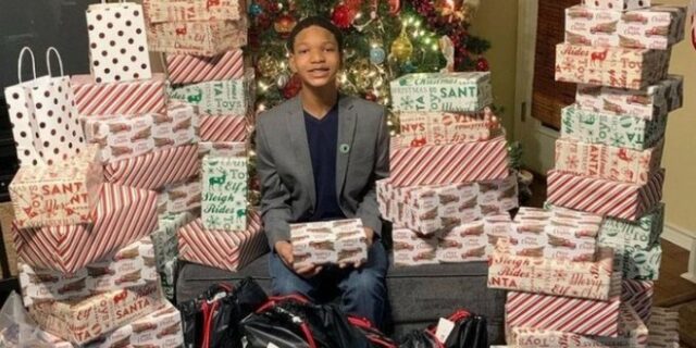 ΗΠΑ: 13χρονος συγκέντρωσε χρήματα και πήρε χριστουγεννιάτικα δώρα σε παιδιά αστέγων